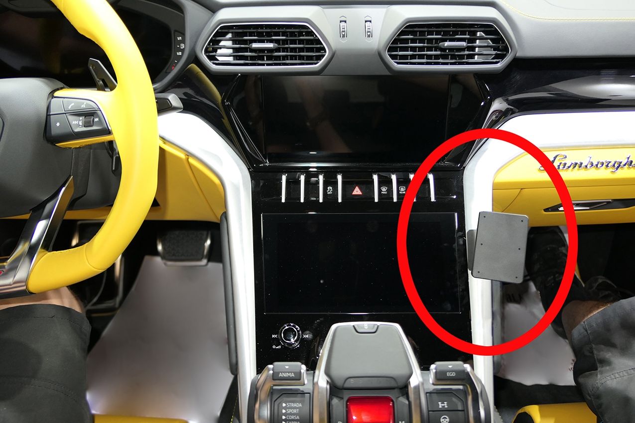 Proclip Lamborghini Urus 18- Console mount