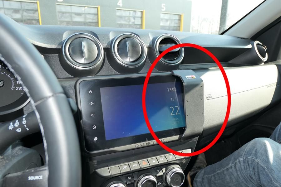 Proclip Dacia Duster (with display) 22-23 Angled mount