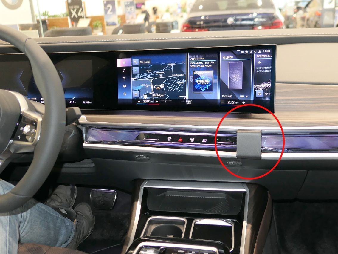 Proclip BMW i7 G70 23- Angled mount
