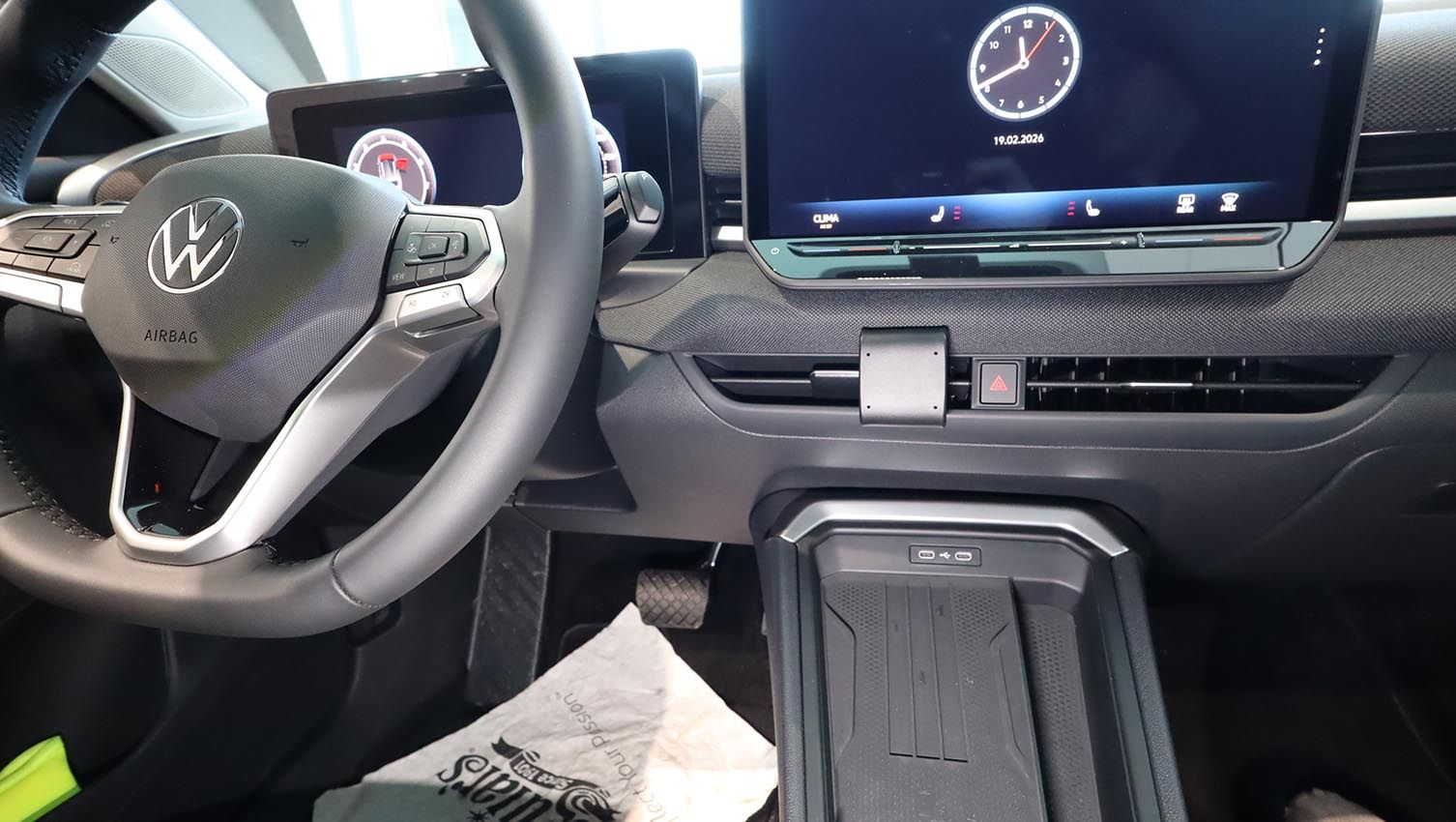 Proclip Volkswagen T-Roc 26- Center mount